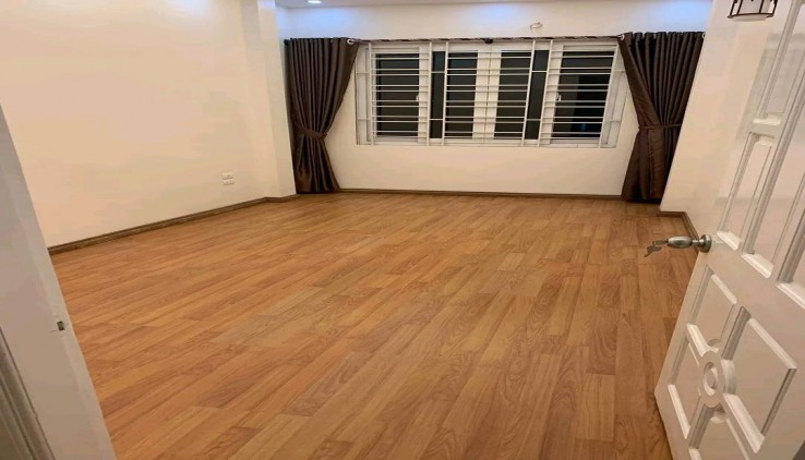Cho Thuê nhà Ngõ Đội Cấn, Ba Đình, DT 35m- 5,5 tầng - 3 ngủ, 3 WC, giá 14 triệu. 0865089699